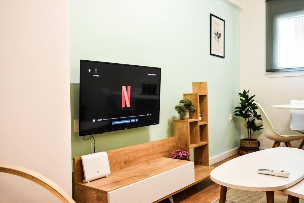 Newly Renovated-City Center Apartment Athena Bagian luar foto