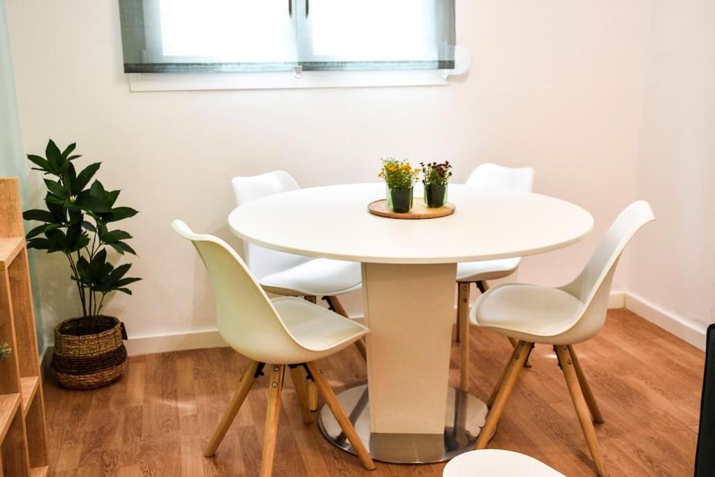 Newly Renovated-City Center Apartment Athena Bagian luar foto