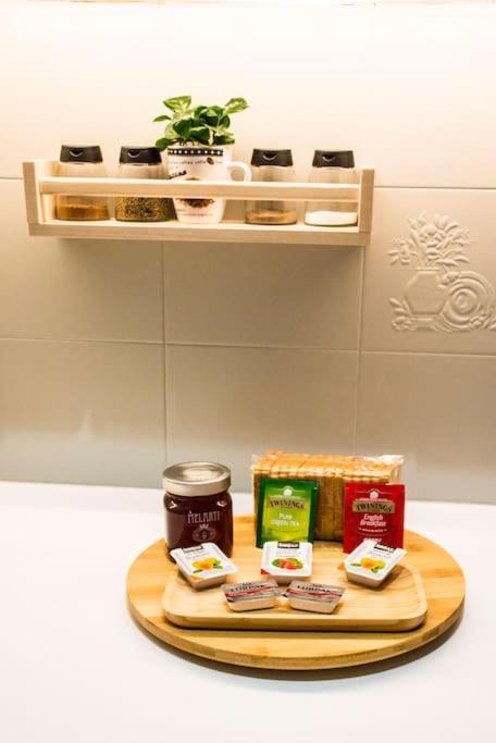 Newly Renovated-City Center Apartment Athena Bagian luar foto